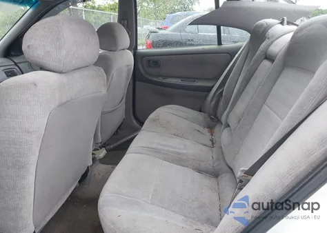 2001 Nissan Altima Gxe z USA, uszkodzony, nr VIN 1N4DL01D01C117464